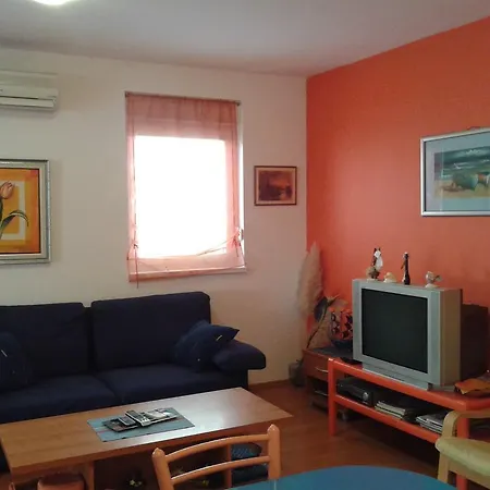 Damy Apartment *